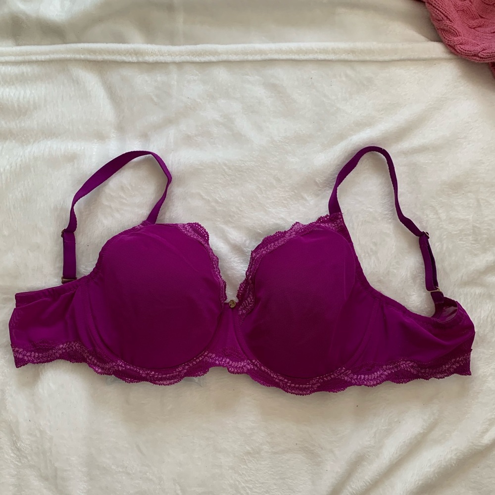 Natori lightly padded pink lace bra. EUC
